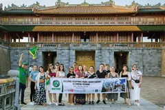 Le groupe philippin en voyage de familiarisation visite la citadelle impériale de Huê. Photo: vietnamtourism.gov.vn