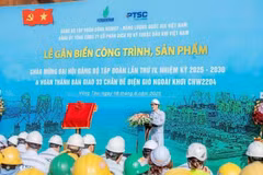 Le directeur général de PTSC, Trân Hô Bac, s’exprime lors d’une cérémonie à Vung Tà, le 16 juin, pour marquer la remise des fondations. Photo : VNA