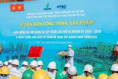Le directeur général de PTSC, Trân Hô Bac, s’exprime lors d’une cérémonie à Vung Tà, le 16 juin, pour marquer la remise des fondations. Photo : VNA