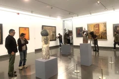 Trente œuvres sont exposées au public au Musée des beaux-arts du Vietnam. Photos: CVNN
