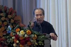 Le président de l’Association des écrivains vietnamiens, Nguyên Quang Thiêu prononce le discours d’ouverture du symposium. 