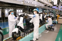Chaîne de montage des voitures électriques ICON e de Honda Vietnam. Photo : VNA