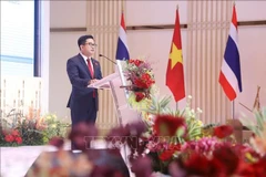 Le consul général du Vietnam, Dinh Hoàng Linh, s’exprime lors de la cérémonie, à Udon Thani, en Thaïlande, le 28 août. Photo : VNA