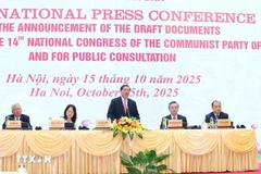 Conférence de presse internationale pour annoncer les projets de documents qui seront soumis au 14e Congrès national du Parti et à la consultation publique. Photo :VNA