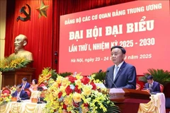 Le membre du Politburo, membre permanent du Secrétariat du Comité central du Parti et secrétaire du Comité du Parti des organes centraux, Trân Câm Tu, s’exprime ne clôture du premier Congrès du Comité du Parti des organes centraux du pour le mandat 2025-2030. Photo : VNA