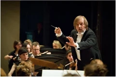 Le chef d’orchestre russe Yury Tkachenko dirigera ce concert au Théâtre Hô Guom, à Hanoi. 