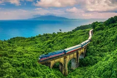 Ce n'est qu'après avoir pris place à bord du train de Thong Nhat, traversant chaque gare du pays, que l'on peut véritablement saisir la beauté du Vietnam. 