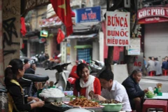 La cuisine traditionnelle de Hanoi, grâce aux saveurs délicates et à la combinaison magique des ingrédients typiques, a conquis les convives de partout, même les plus exigeants. Photo: VNP