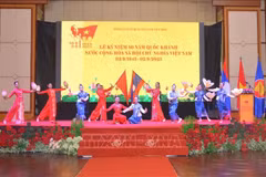 Une représentation lors de la cérémonie célébrant le 80e anniversaire de la Fête nationale du Vietnam dans la province de Champassak, au sud du Laos. Photo : VNA