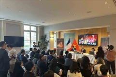 Conférence de presse sur la Semaine du film vietnamien - Itinéraire de Lumière, à Paris, le 14 novembre. Photo: VNA