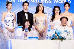 La présidente de Miss Monde, Julia Morley (premier rang, à gauche), prend la parole lors de la conférence de presse à Hô Chi Minh-Ville, le 14 mai. Photo : organisateurs
