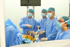 Lors d'une transplantation hépatique avec l'aide de la chirurgie laparoscopique. Photo : Hôpital central militaire 108