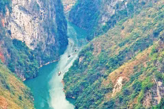 Le canyon de Tú Sản vu du sommet du col de Ma Pi Leng. Photo: NDEL