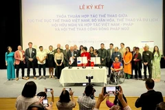 Un accord de coopération a été signé entre le Département des Sports, l’Association d’amitié et de coopération Vietnam-France et l’Association francophone pour le sport. Photo: AFS
