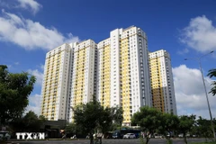 Immeubles d'appartements dans la rue Vo Van Kiêt, à Hô Chi Minh-Ville. Photo : VNA