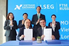 Signature du protocole d’accord entre la VNX et FTSE Russell au siège de la LSE. Photo: VNA