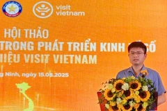 Le secrétaire général de l'Association nationale des données, Dào Duc Triêu, s'exprime lors de la cérémonie de lancement de l'application «Visit Vietnam». Photo: NDEL