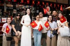 La joie des visiteurs pendant les vacances du 30 avril au 1er mai. Photo : VietnamPlus
