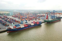 Le transport portuaire et maritime reste le pilier essentiel des activités commerciales de VIMC. Photo : VietnamPlus