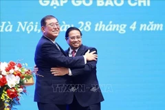 Le Premier ministre Pham Minh Chinh (à droite) et son homologue japonais Ishiba Shigeru, lors d’une conférence de presse conjointe à Hanoï le 28 avril. Photo: VNA