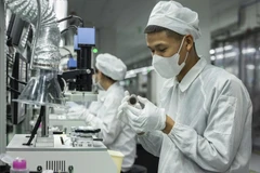 Des travailleurs vietnamiens dans une usine de production d'Apple au Vietnam. Photo : Apple