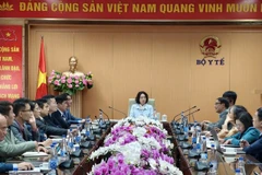 La vice-ministre de la Santé, Nguyên Thi Liên Huong (centre). Photo : VGP