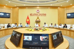 Vue de l’entretien téphonique entre le vice-ministre vietnamien de l’Industrie et du Commerce, Nguyên Sinh Nhât Tân et le représentant adjoint au commerce des États-Unis, Bryan R. Switzer. Photo : moit.gov.vn 