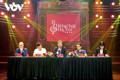 Le journaliste Nguyen Kim Khiem, directeur général et rédacteur en chef de la Radio et Télévision de Hanoï, président du comité d’organisation du concours, présente les nouveautés de “La Voix de Hanoï 2025”.