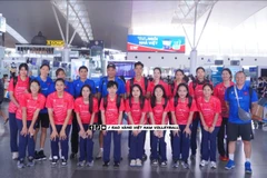 Les joueuses vietnamiennes partent pour la Thaïlande pour assister à la première étape de la SEA V.League 2025. Photo : thethaovanhoa.vn
