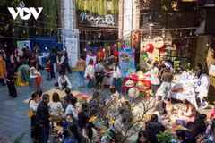 Organisé par la Faculté des industries culturelles et du patrimoine de l’Université nationale du Vietnam à Hanoï, en collaboration avec Complex 01 et plusieurs partenaires, le programme a proposé un espace académique et créatif mettant en lien étudiants et patrimoines. Photo: VOV
