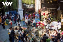 Organisé par la Faculté des industries culturelles et du patrimoine de l’Université nationale du Vietnam à Hanoï, en collaboration avec Complex 01 et plusieurs partenaires, le programme a proposé un espace académique et créatif mettant en lien étudiants et patrimoines. Photo: VOV