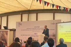 Colloque "L'expérience française pour le développement du cadre juridique des centres financiers internationaux au Vietnam". Photo: VOV