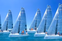 La VPS Cup Fareast 19R Open et Régate Internationale 2026 se tiendra dans la baie de Nha Trang du 17 au 19 juillet. Photo fournie par le comité d'organisation