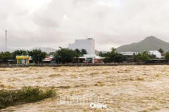 Crue dans la rivière Cai, à Nha Trang, le 4 décembre. Photo: baokhanhhoa.vn