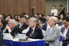 Des experts vietnamiens et internationaux ont participé à la conférence. Photo : VNA