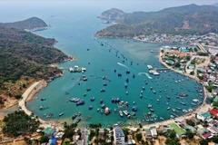 Le village touristique de Vinh Hy séduit les touristes par son charme naturel. Photo: VNP