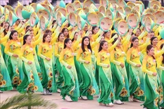Défilé du contigent des femmes sur la place Ba Dinh, à Hanoi, le 2 septembre. Photo: VNA