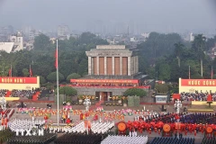 La place Ba Dinh, lieu emblématique de l'histoire vietnamienne, est le théâtre d'un défilé militaire et populaire majestueux, célébrant le 80e anniversaire de la Révolution d'Août et de la Fête nationale (2 septembre). Photo: VNA