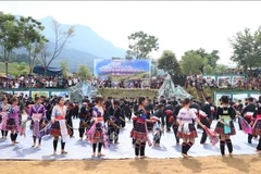 Performance de flûte Hmong. Photo: VNA