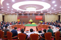 Le Premier ministre Pham Minh Chinh travaille avec la permanence du Comité du Parti de la province de Quang Ngai sur la situation de développement socio-économique, le 9 février. Photo : VNA