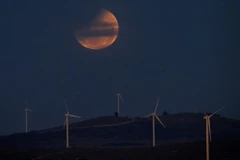 Une éclipse lunaire transforme la Lune près de la capitale australienne, Canberra, le 14 mars 2025. Photo : AFP/VNA