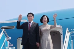 Le président vietnamien Luong Cuong et de son épouse quittent Hanoi pour l'Egypte et l'Angola. Photo: VNA