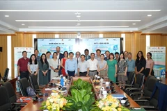Participants à la réunion de lancement du programme d’amélioration des infrastructures de transport et de la circulation autour des écoles au Vietnam. Photo : Fondation AIP