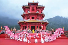 Quand le site devient spectacle : ouverture de la fête de Tây Yên Tu, dans la province de Bac Ninh (Nord). Photo : VNA