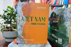 L’ouvrage bilingue vietnamien-anglais «Le Vietnam vu de la mer» vient de paraître aux éditions de la Maison d’édition Politique nationale-Vérité.