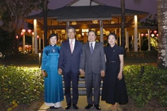 Le président de l’Assemblée nationale, Trân Thanh Mân (2e, à partir de la droite) recevant l’ambassadeur du Japon au Vietnam, Ito Naoki, à Cân Tho, le 20 janvier. Photo: VNA