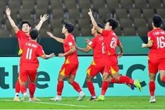 L'attaquant vietnamien Dinh Bac célèbre son but. Le Vietnam vise un moment historique face à une Chine tenace lors d'une demi-finale de Coupe d'Asie U23 à enjeux élevés, où styles, confiance et discipline contrastés s'affrontent sous les projecteurs saoudiens.
