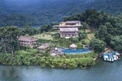 Mai Châu Hideaway sur les berges du lac Hoa Binh. Photo: VNA