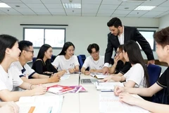 Cours d’anglais dispensé par un professeur étranger. Photo : chinhphu.vn