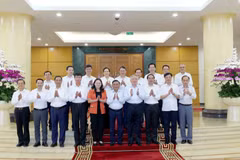 Le groupe de travail du Politburo et la permanence du Comité du Parti de la province de Dak Lak. Photo : VNA